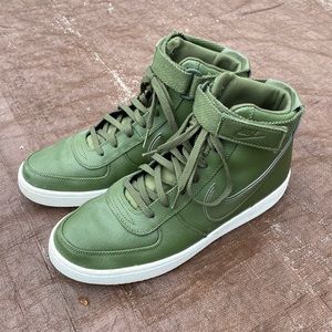 *Like New* Nike Men's Green High-Top Sneakers